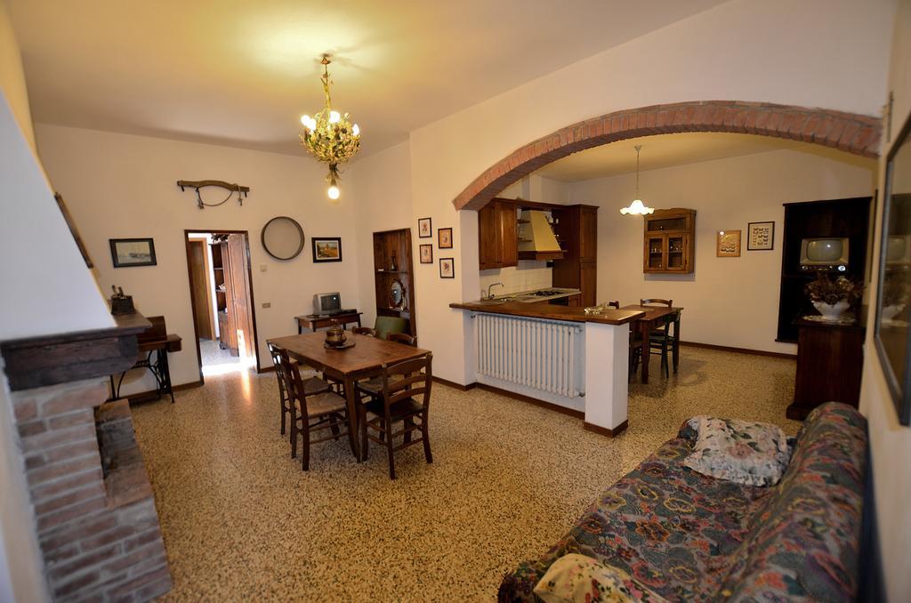 Agriturismo Poggio Ai Grilli Gambassi Terme Cameră foto